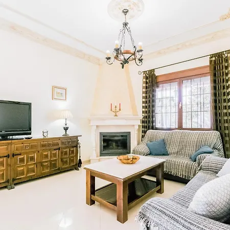 3 Bedroom Awesome In Holiday home