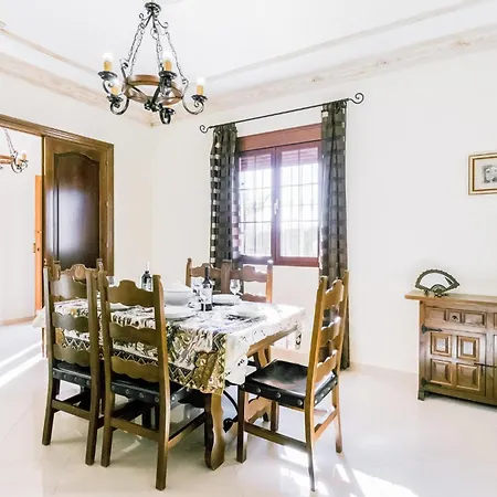 3 Bedroom Awesome In * Casariche