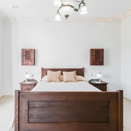 3 Bedroom Awesome In Casariche
