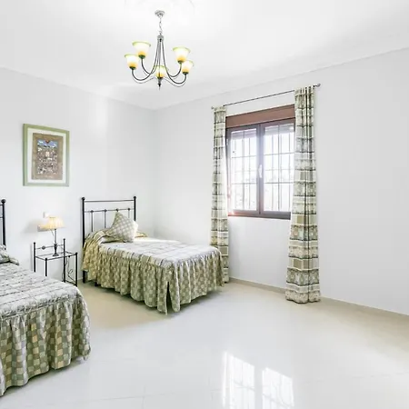 3 Bedroom Awesome In 度假居 *